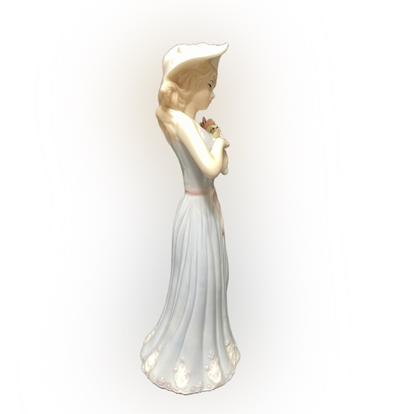 Vintage 1998 House of Lloyd “Gathering Flowers” Porcelain Lady Figurine 8” H. - Picture 2 of 7